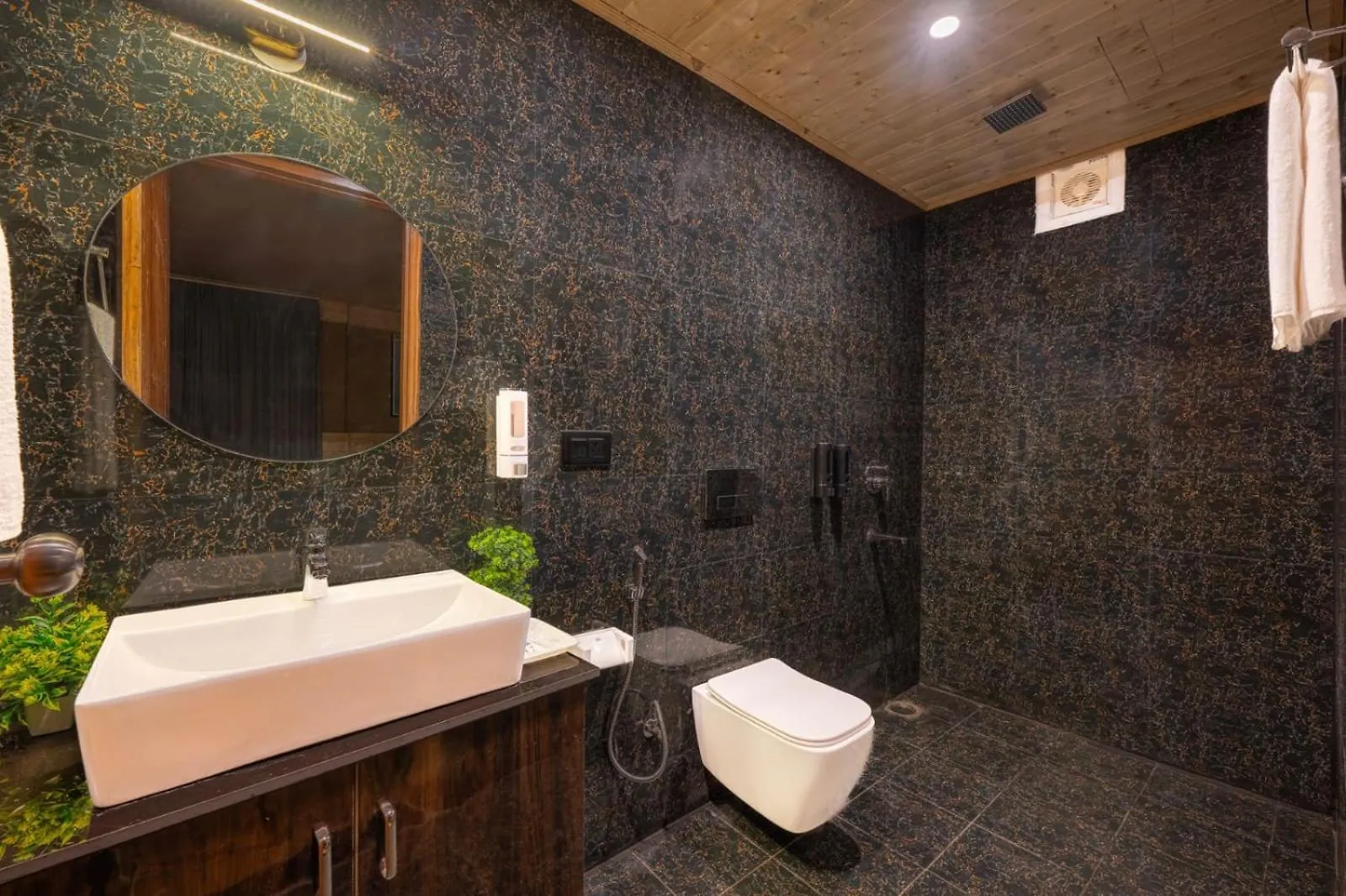 ***  A Partyhouse Kufri I By Charvi Retreat Hotel Shimla India